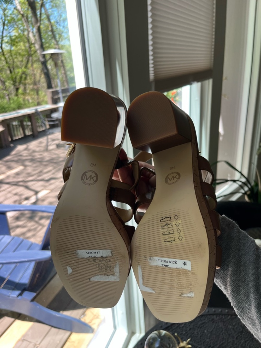 MICHAEL KORS BLOCK HEEL SANDALS IN COGNAC 9 - Picture 5 of 5